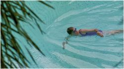 Clare Ann swimming at the Radisson - jpg - 8630 Bytes