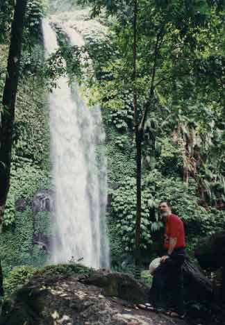 Duane at the same waterfall. jpg - 21349 Bytes