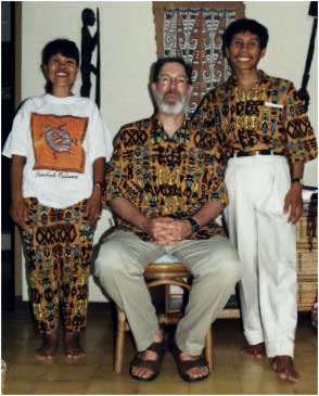 Tari, Kris and Duane wearing the clothes from the same Papuan cloth. - jpg - 20286 Bytes
